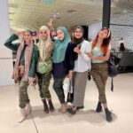 Faezah Elai Instagram - And they threw me a surprise birthday dinner..yg ku musykil pasaiapa depa pilih tema army?? Mana ada org buat birthday girl tema army?? Buat la tema barbie ka.. blackpink ka..kpop ka.. ni army?? 🙄 Ganaih sgt ka paejah ni sampai pilih army.. hurmm.. Thank you girls for this hate love relationship!! Ukhwah Fillah till Jannah.. . #birthdaytreat #friendship #feelingblessed #alhamdulillah #faezahelai #lovelovelove