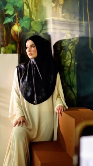 Faezah Elai Instagram - بِسْمِ اللَّهِ الرَّحْمَنِ الرَّحِيم
My new collaboration with @aminiehijab_hq 
Thank you @aminiehijab_hq for choosing me as The face of @aminiehijab_hq for raya campaign..
.
#aminiehijab #faezahelai #tudungsarung #tudunginstant #faezahelai
