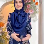 Faezah Elai Instagram - When u believe u can fly without wings.. 🤣😂 Salam Jumaat everyone.. Wearing @mawarcotton . #ootd #jumaatootd #faezahelaiootd #ootdfaezahelai #mawarcotton #faezahelai