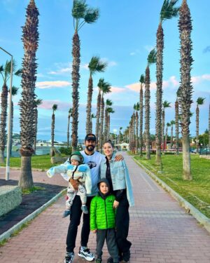Fahriye Evcen Instagram - FAMILY dump ♥️👨‍👩‍👦‍👦 

@karanozcivit @keremmozcivit @burakozcivit