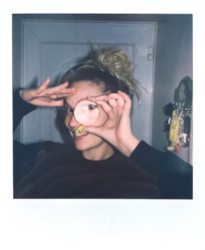 Farah Zeynep Abdullah Instagram - 🤍best days are the ones you chill in the living room, a stupid film on telly, tea on the side, wrapped up in a blanket, wrapped up with love🤍