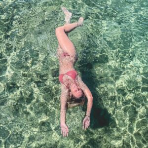 Farah Zeynep Abdullah Instagram - hello 🧜‍♀️