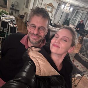 Farah Zeynep Abdullah Instagram - ~𝓭𝓲𝓵𝓻𝓾𝓫𝓪~
benim için müthiş bir anı oldu😍 çoooook teşekkür ederim @kizilcikserbetitv @goldfilmyapim en güzel ağırlandığım ve en eğlendiğim misafirlikti❤️❤️❤️
tabii rabbim bilir ama… büyük bir değişim var😉