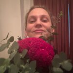 Farah Zeynep Abdullah Instagram - ~𝓭𝓲𝓵𝓻𝓾𝓫𝓪~ benim için müthiş bir anı oldu😍 çoooook teşekkür ederim @kizilcikserbetitv @goldfilmyapim en güzel ağırlandığım ve en eğlendiğim misafirlikti❤️❤️❤️ tabii rabbim bilir ama… büyük bir değişim var😉