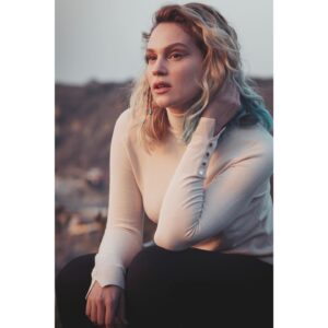 Farah Zeynep Abdullah Instagram - they said it changes when the sun goes down