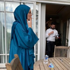 Farah Zeynep Abdullah Instagram - ~𝓭𝓲𝓵𝓻𝓾𝓫𝓪~
benim için müthiş bir anı oldu😍 çoooook teşekkür ederim @kizilcikserbetitv @goldfilmyapim en güzel ağırlandığım ve en eğlendiğim misafirlikti❤️❤️❤️
tabii rabbim bilir ama… büyük bir değişim var😉