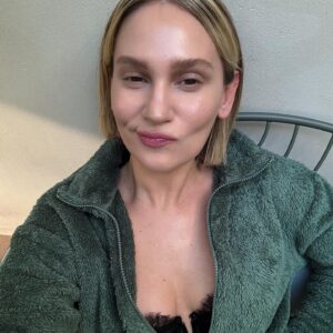Farah Zeynep Abdullah Instagram - sneak peek
SELFIE