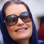 Fariba Kowsari Instagram - آگاهی و دستاوردهای امروزم را مدیون تک تک چاههای عمیقی ام که به دفعات در آنها افتادم و به مکافات بیرون آمدم من مدیون روزهای سختی و تنهایی ای هستم و به گذشته که نگاه میکنم و به یاد آوری دشوارترین لحظات جهانم که میرسم ،لبخند میزنم بدون شک اگر آن روزها نبودند، من الان در این نقطه و با این میزان درایت و تجربه زیسته ، نایستاده بودم و قامت همت و طاقتم اینقدر بلند نبود،زندگی آدمها پر از خاطرات تلخ و شیرین و پر از پختگی است ، شما چه تجربه ای از زندگی دارید ؟