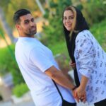 Fariba Kowsari Instagram - زندگی بهشت است برای آنهایی که عاشقانه عشق می ورزند! بی پروا محبت می کنند و کمتر از دیگران انتظار دارند. قلبتون جایگاه عشق و زندگیتون بهشت🌸🍃 همیشه کنار هم شاد و سلامت باشید