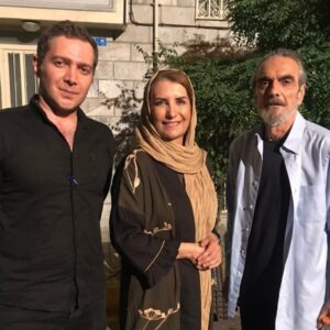 Fariba Kowsari Instagram - .
فیلم سینمایی زدوبند کاری از کارگردان خوب کشور داوود نوروزی و با هنرمندی همایون ارشادی ، امین زندگانی و خانم هنگامه حمید زاده که باعث خوشحالی من بود اوقاتی رو که در کنار این دوستان عزیزم و همه ی عوامل دوست داشتنی این پروژه سپری کردم🙏✋🌹
((به تهیه کنندگی آقای جبارزاده و تشکر از خانم دکتر احمدی ))