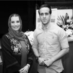 Fariba Kowsari Instagram - انسانهایی هستند که ديوار بلندت را مي بينند ولي به دنبال همان يک آجر لق ميان ديوارت هستند که ، تو را فرو بريزند ...! تا تو را انکار کنند ...! تا از رويت رد شوند ...! مراقب باش... دست روزگار هلت ميدهد ؛ ولي قرار نيست تو بيفتي ، اگر بي تاب نباشي و خودت را به آسمان گره زده باشي ، اوج مي گيري ... به همين سادگي ... پس... تو خوب باش ، حتي اگر آدم هاي اطرافت خوب نيستند ، تو خوب باش ، حتي اگر همه از خوبي هايت سو استفاده کردند تو خوب باش ، حتي اگر جواب خوبي هايت را با بدي دادند ، تو خوب باش. هیچ شبی پایان زندگی نیست از ورای هر شب دوبارہ خورشید طلوع میکند و بشارت صبحی دیگر میدهد این یعنی امید هرگز نمیمیرد……