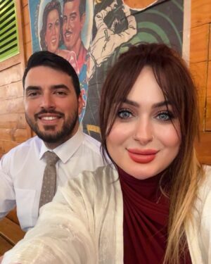 Farrah Yousef Instagram - كيفكن يا حلوين🙋🏼‍♀️ نحنا رح نفطر بعد شوي و حبينا نسلم عليكن و نتمنالكن افطار طيب و لَمّة حلوة😘💖 .. شو محضرين اليوم عالفطور ؟

#رمضان #رمضان_كريم #رمضان_شهر_الخير #رمضان_يجمعنا