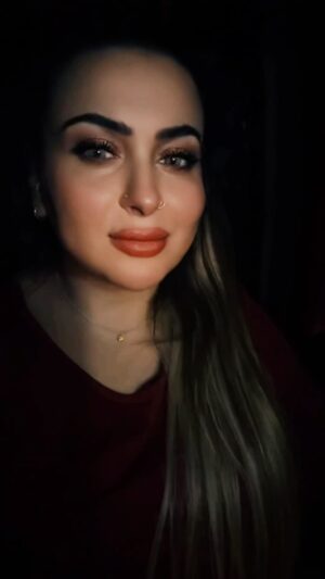 Farrah Yousef Instagram - #فوق .. من زمان كتير ما سمعت اغنية و دخلت لقلبي .. اسمعوها مني و انشالله تحبوها❤️ بحبكن انا 😘
#فرح_يوسف #اصالة