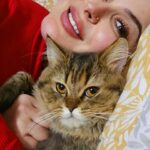 Farrah Yousef Instagram – مابعمري تخيّلت اني ممكن حب مخلوق بهالطريقة .. 
بتحبو القطط ؟ و حدا فيكن عندو قطة و شو اسما ؟ 
#cute #cat #cats #cutnessoverload 😽🥰💕