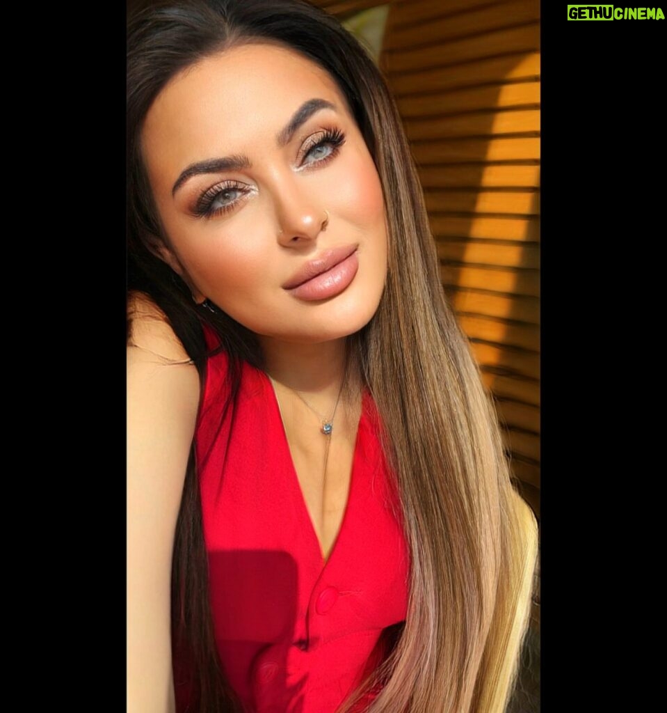 Farrah Yousef Instagram - #sun #sunday ☀️ ⛅️🥰 انشالله يكون يومكن حلو على قد ما انتو حلوين