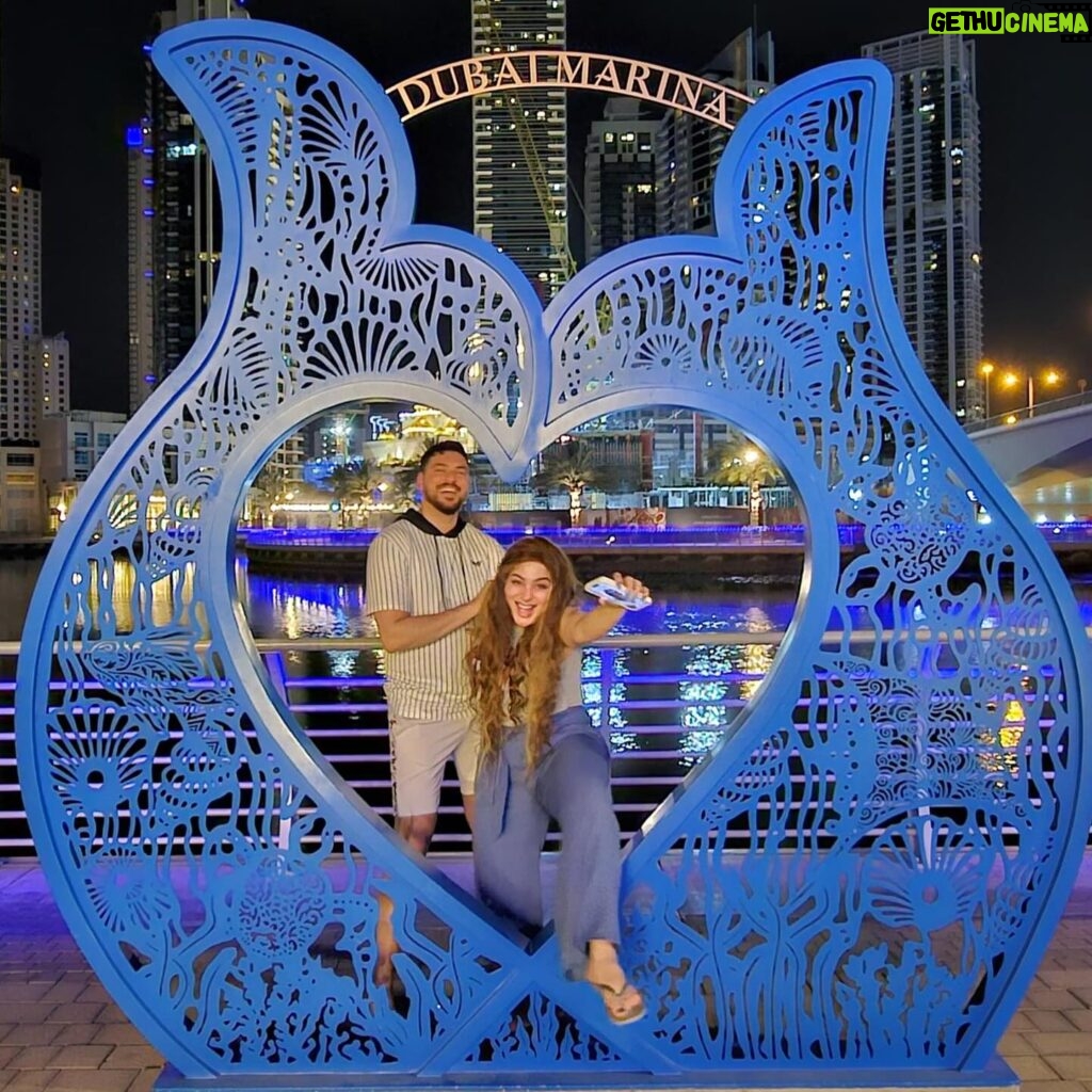 Farrah Yousef Instagram - I guess I can never standstill for a #picture 🤪😂 nighty night guys 😘 . . . . #photooftheday #dubai #coplegoals #love #amor #husband #boyfriend #girlfriend #goofycouple #goofy