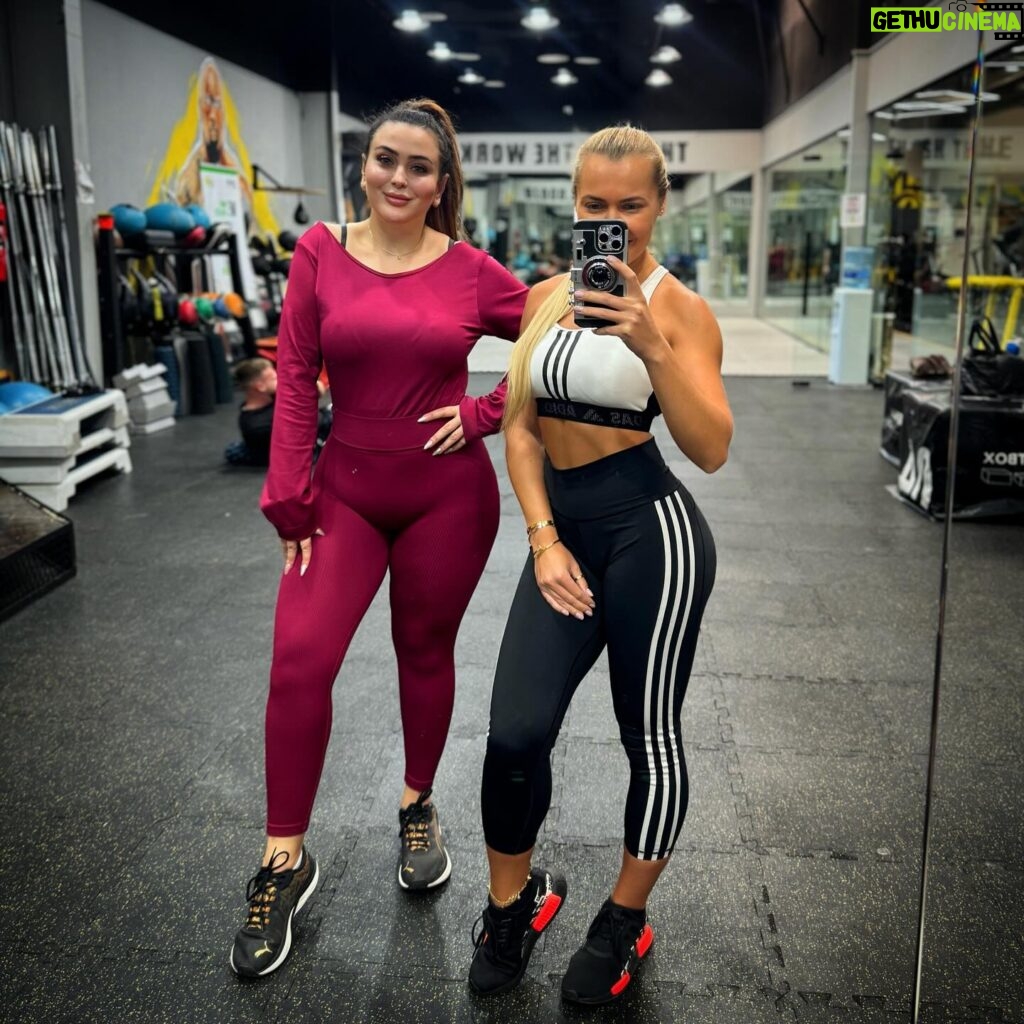 Farrah Yousef Instagram - #fitness #gym #sport 💪🏻🥰