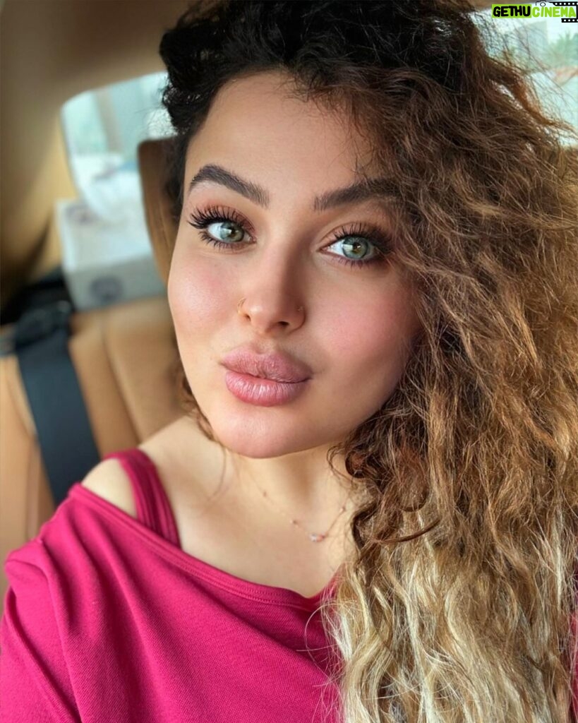 Farrah Yousef Instagram - #goodmorning ياحلوين😘 انشالله يكون نهاركن حلو و مليان محبة وطاقة ايجابية😍✨ #goodvibes