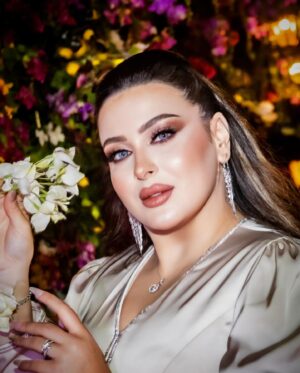 Farrah Yousef Instagram - 👗 by @aliasaad.official 
#Hair #MakeUp @rival.starsuae 
#Photography 📸 @dubaiphotographer_abdoo