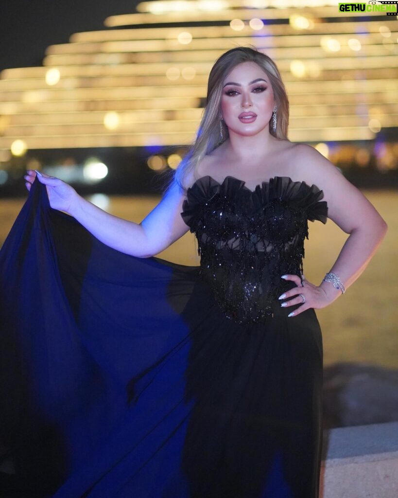 Farrah Yousef Instagram - Pleased to be part of such beautiful event that honors human and #humanity🤍 it was such an honor to perform for you last night✨ . . . . #dress 👗: @designersandus #hair & #makeup : @rival.starsuae #photography 📸 @asem_sarakbi Big thx to @naghamamer