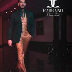 Farzad Farzin Instagram - *** ‏‎خوشحالم که برند فرزادفرزین «F2» را افتتاح و به تولید رساندیم . ‏‎برای مشاهده کالکشن های لباس در سبک های مختلف پیج زیر دنبال کنید . ***** ‏@f2.brand ‏@f2.brand ‏@f2.brand #فرزادفرزین #farzadfarzin #f2