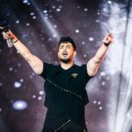 Farzad Farzin Instagram - فردا و پس فردا (۱و۲ تیر) منتظرتونم که با انرژی بی نظیرتون کنسرت تهرانو منفجر کنیم🔥💣 کیا میان؟ @amirrezarayati1