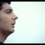 Farzad Farzin Instagram - خنده هاي تو يكي از كارهاي مورد علاقه من تو البوم شانزليزه ست. قرار بود ويديو كار اماده بشه كه به دلايلي به پست اينستاگرام اكتفا ميكنم. ترانه علي ايليا عزيزم ملودي من و تنظيم زيباي سعيد زماني 🖤✔️ نظرتون در مورد اين كار رو برام كامنت كنيد و همينطور بيشترين كاري كه تو البوم شانزليزه دوست داريد.❤️ عاشقتونم ميدونم يه كم پخش كارها طول كشيده مراحل توليد و البته مجوزهاي لازم يكم ديگه زمان مي بره 🧡🧡🧡 #فرزادفرزین #خنده_هاي_تو #شانزلیزه #موزیک #farzadfarzin1 #farzadfarzin #album #music #musicvideo