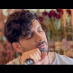 Farzad Farzin Instagram - کیا با اقیانوس خاطره دارن؟ اینم یه اجرای دلي تقدیم به همه شما❤️ ویدیو کامل در YouTube channel من