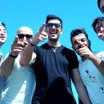 Farzad Farzin Instagram - عید همه مبارک بهترینهارو براتون آرزو دارم.❤️❤️🌷 اینم دابسمش کلیپ گروه شوک بند از آهنگ جذاب به کارگردانی من😂 منتظر دابسمشهای باحالتون از آهنگ جذاب هستم #جذاب #فرزادفرزین #farzadfarzin #jazab#سال_نو #عیدنوروز #نوروز #نوروز۹۸