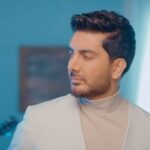 Farzad Farzin Instagram - ولی این دفعه دیگه فرق میکنه😉 ببینده موزیک ویدیو “عشق زیاد” از چنل یوتیوب من و تمامی رسانه های معتبر باشید❤️ لینک پخش ویدیو کامل در استوری✨ #much_love #farzadfarzin #musicvideo Director: @mahdimarvdashti - Lyrics: @asefaria & @emianoriginal Music: @emianoriginal Arrangement: @behnammirzaeimusic Electric Guitar: @amir_danaei Mix & Mastering: @mohamadfalahireal Music Project Manager: @saalaarpizari - Music Video Executive Manager: @hamidrezaamini17 - Fashion Designer: @benjaminfashionhouse - Casting: @amirh_balouchian @aminarya1 - Make-up Artists: @arash.eftekhari @niloufar_kanani - Cover Art: @saalaarpizari - Special thanks: @rasooltorabi @avayedoran @payamkharrazi630 @shahammusic @amir.m.darbandi_official @pedramshahrabi