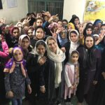 Fatemeh Motamed-Arya Instagram – ورود به شهر یاسوج در اولین دقایق دیدار با دختران دبیرستان شبانه روزی عشایری 
عکس : علی لایق زاده