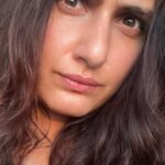 Fatima Sana Shaikh Instagram – Acchi light ka fayda utha ke social media pe active hone ka bahaana mil gaya.  Last photo best photo hai. You are welcome.