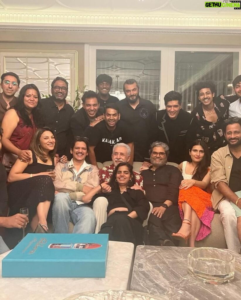 Fatima Sana Shaikh Instagram - And it’s a wrap! #uljuloolishq What a fun night with the crew!!..Super happy to be a part of this beautiful story and fortunate to be sharing the screen with such incredible actors. Blessed.