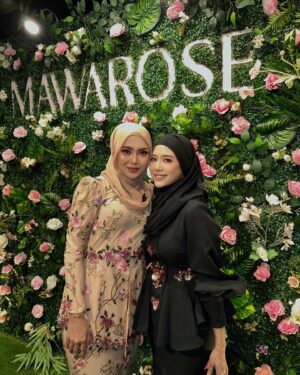 Fatin Afeefa Instagram - Ive watched you grow as a person. And im so proud of how far you become. Congratulations on your new release! May @mawarosehq bloom beautifully, just like your name. Love you mekwa ♡