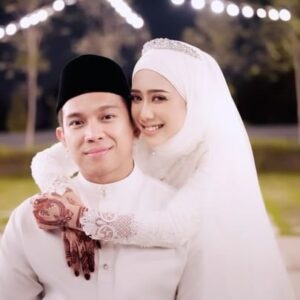 Fatin Afeefa Instagram - time flies when you married your best friend. happy anniversary, my love. may Allah bless our little family. today, tomorrow and always ♡