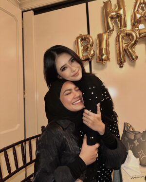 Fatin Afeefa Instagram - blessed with the best ♡