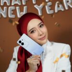 Fatin Afeefa Instagram - Let the next adventure begin! Fa want to introduce you guys with the absolutely stunning vivo V29 5G in Starry Purple! If you guys are in love with photography, phone ni memang pilihan korang tau! Because this phone has a smart colour temperature adjustment. Beep beep ada one more thing. Kalau korang ingin memenangi hadiah worth up to RM 84,000, korang boleh je beli any vivo smartphone priced from RM 799 at any vivo concept store or any authorized store untuk memenangi hadiah tersebut. Prize - Grand prize: 1x LV Bag (1 unit) First prize: 1x vivo x100 (1 unit) Second prize: 1x Joyoung Multifunctional Power Blender worth RM 1,599 (15 units available) Third prize: 1x Joyoung Air Fryer worth RM299 (15 units available) Fourth prize: 1x Joyoung Baking Pan worth RM 179 (24 units available) Fifth prize: RM 10 Cash prize! (3800 units available) #vivoMerryMerryOng #vivoMalaysia