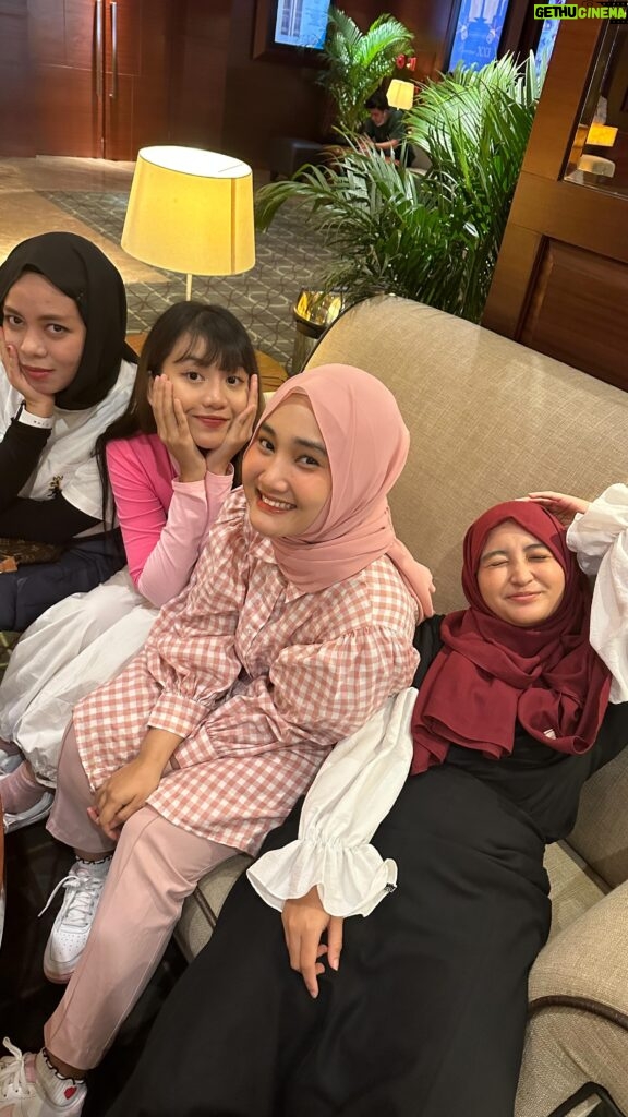 Fatin Shidqia Instagram - WAKAKA mata kita kayak capung 🤣