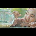 Fatin Shidqia Instagram - Ingin Bertemu Lagi, udah bisa kalian tonton di youtube yaa! :) MUSIC VIDEO #InginBertemuLagi Director : @galihokt MUA : @yoanyuana Stylist : @_gilygily Hijabstylist : @noviiiylnt