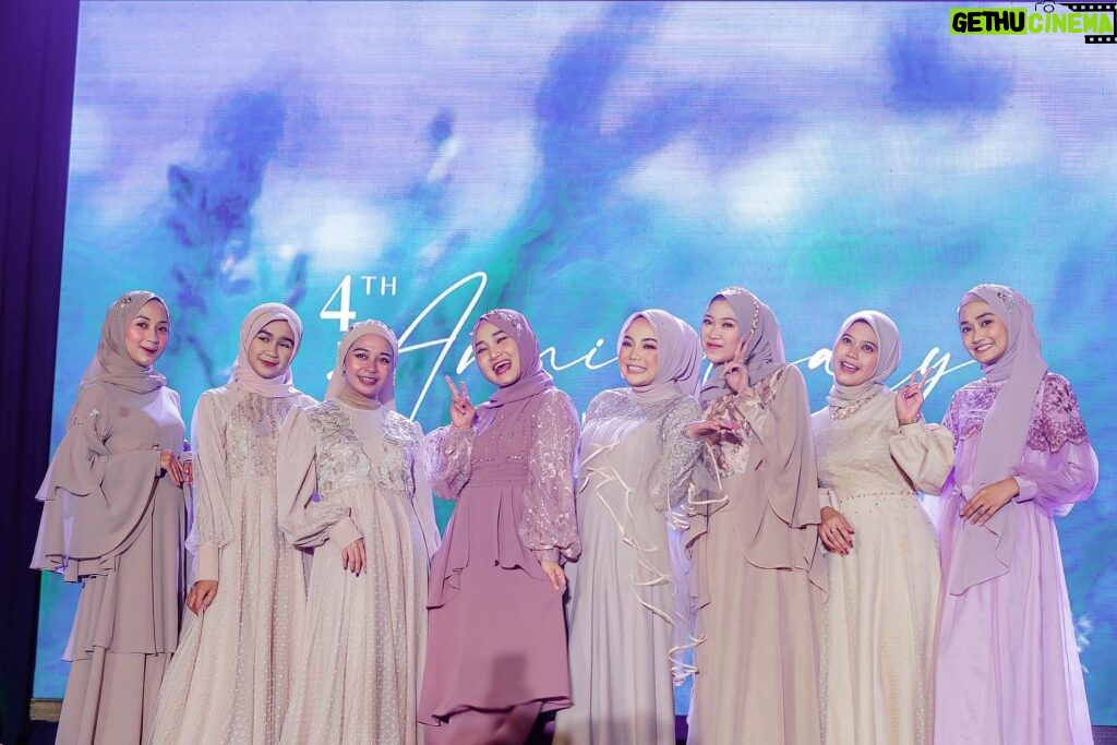 Fatin Shidqia Instagram - Kembaran sama @puthic.id's sisters!! ❤️