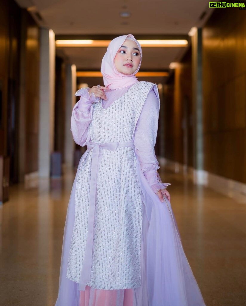 Fatin Shidqia Instagram - you get me excited. :) ⠀⠀⠀⠀⠀⠀⠀⠀⠀⠀⠀⠀ ⠀⠀⠀⠀⠀⠀⠀⠀⠀⠀⠀⠀ ⠀⠀⠀⠀⠀⠀⠀⠀⠀⠀⠀⠀ Dress by @magdaraofficial Styled by @_gilygily Make up by @cantikawannadewi Hijab by @awanisaw
