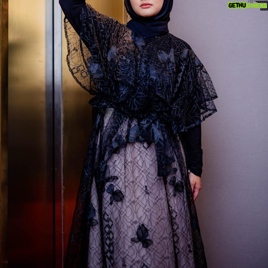 Fatin Shidqia Instagram - A night with NBS 🖤 ⠀⠀⠀⠀⠀⠀⠀⠀⠀⠀⠀⠀ ⠀⠀⠀⠀⠀⠀⠀⠀⠀⠀⠀⠀ Dress by @heylocal.id Styled by @_gilygily Make up by @elbiefajarroby Hijab by @awanisaw ⠀⠀⠀⠀⠀⠀⠀⠀⠀⠀⠀⠀