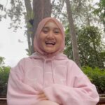 Fatin Shidqia Instagram - Teman-temaaan, terima kasih banyak buat 100K follower di @snack_video_indonesia 🤍 SENENG BANGET kalian suka sama konten-konten aku!! Yuk, buat Fatinistic yang belum follow, bisa langsung download aplikasi SnackVideo dan follow aku @/FatinSL buat nikmatin banyak konten ekslusif aku dan ikutan aktivitas seru ( eh duet bareng aku juga bisa loh) 😉