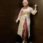 Fatin Shidqia Instagram – Selamat Hari Sumpah Pemuda!! 🎀
 ⠀⠀⠀⠀⠀⠀⠀⠀⠀⠀⠀⠀
 ⠀⠀⠀⠀⠀⠀⠀⠀⠀⠀⠀⠀
 ⠀⠀⠀⠀⠀⠀⠀⠀⠀⠀⠀⠀
Kebaya by @batikchic.gallery 
Styled by @_gilygily 
Make up by @marshalontohmakeup 
Hijab styled by @awanisaw