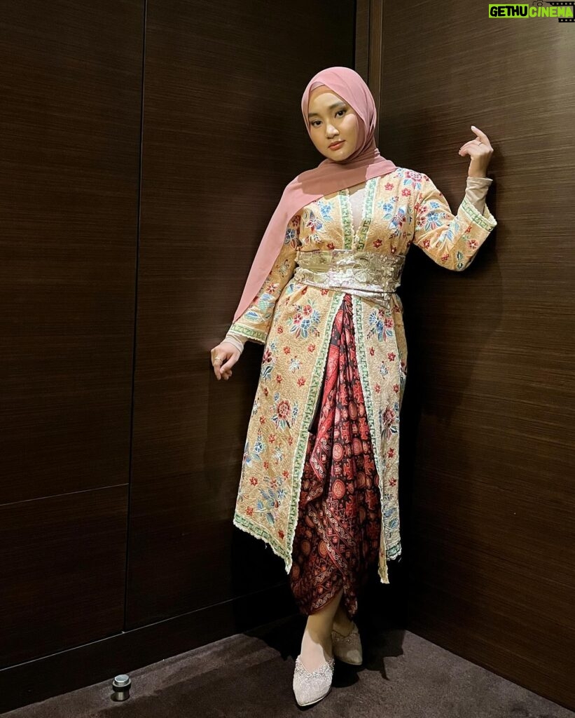 Fatin Shidqia Instagram - Selamat Hari Sumpah Pemuda!! 🎀 ⠀⠀⠀⠀⠀⠀⠀⠀⠀⠀⠀⠀ ⠀⠀⠀⠀⠀⠀⠀⠀⠀⠀⠀⠀ ⠀⠀⠀⠀⠀⠀⠀⠀⠀⠀⠀⠀ Kebaya by @batikchic.gallery Styled by @_gilygily Make up by @marshalontohmakeup Hijab styled by @awanisaw