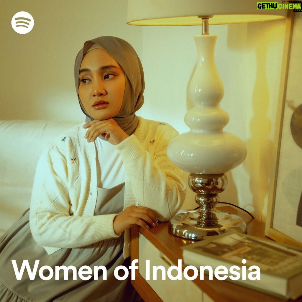 Fatin Shidqia Instagram - Cover of Woman of Indonesia, thank you @spotifyid! 🥺 Jadi pingin makan roti dan selai..