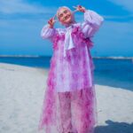 Fatin Shidqia Instagram - Silau bgt suer ⠀⠀⠀⠀⠀⠀⠀⠀⠀⠀⠀⠀ ⠀⠀⠀⠀⠀⠀⠀⠀⠀⠀⠀⠀ ⠀⠀⠀⠀⠀⠀⠀⠀⠀⠀⠀⠀ Outfit by @hijabchic Styled by @_gilygily