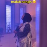 Fatin Shidqia Instagram – Bener-bener ngga direncanain, tau-tau netes sendiri. Keinget rasanya gimana pas putus…

KOK SAKIT YA?!!?

Resiko curhat di lagu sendiri ya begitulah… 🙂🤌🏼

#MenjelangPagi