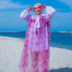 Fatin Shidqia Instagram - Silau bgt suer ⠀⠀⠀⠀⠀⠀⠀⠀⠀⠀⠀⠀ ⠀⠀⠀⠀⠀⠀⠀⠀⠀⠀⠀⠀ ⠀⠀⠀⠀⠀⠀⠀⠀⠀⠀⠀⠀ Outfit by @hijabchic Styled by @_gilygily