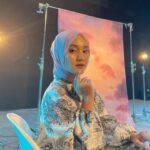 Fatin Shidqia Instagram - Aww malu bgeddd soalnya besok siang ada video baru di youtube aku,,, KITA NOBAR PREMIERE BARENG YAAA JAM 2 SIANG 🫣🤍 #BukanKamu